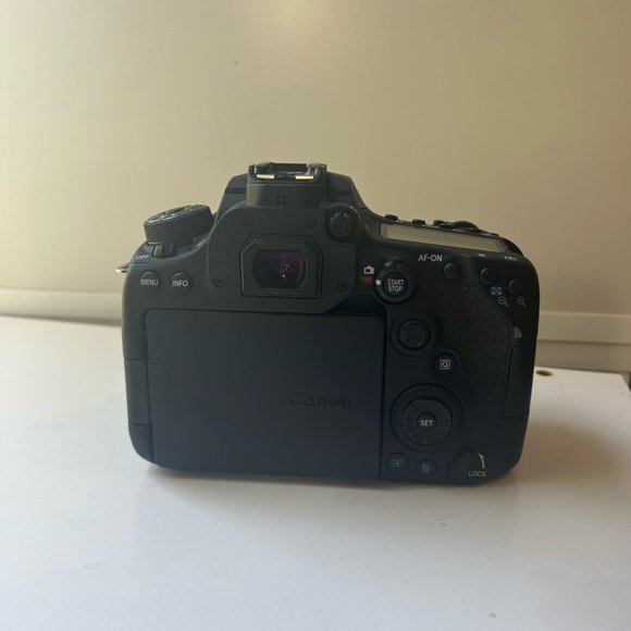 Canon EOS 90D Digital Camera (50mm lens & bag) - Picture 5 of 8